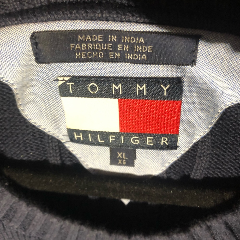🎩Tommy Hilfiger sweater🎩 - Picture 2 of 3